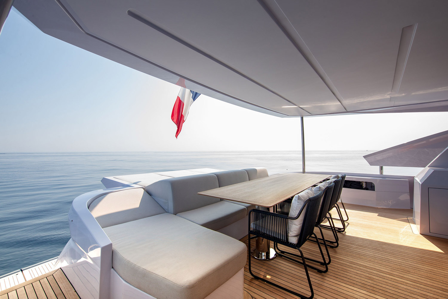 F100.19 Baccarat - Deck - Dining tables