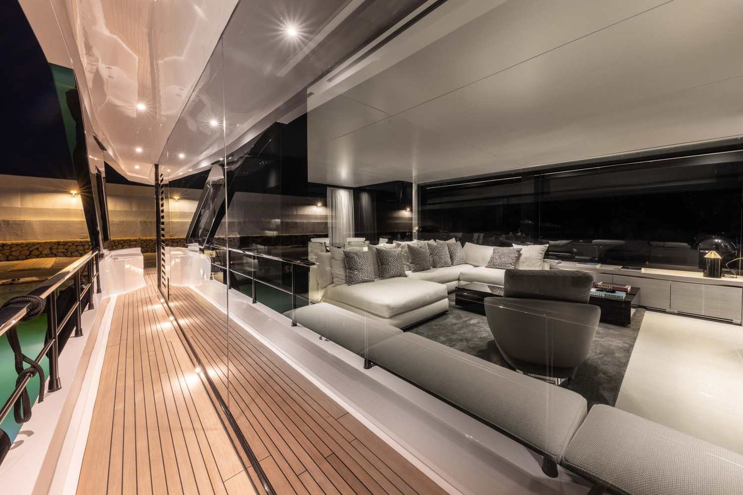 F100.20 Glass Cabin NADA - Deck
