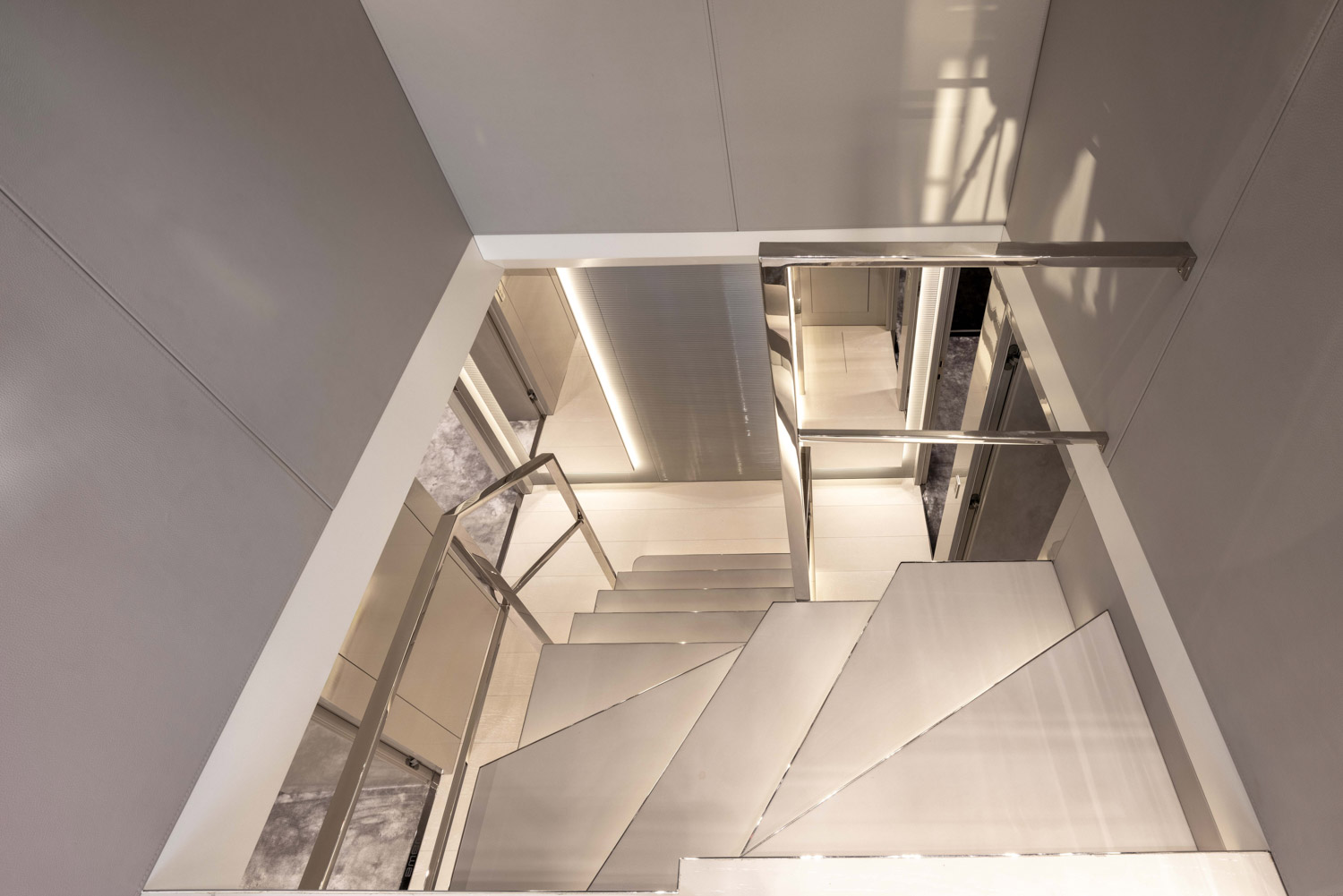 F100.20 Glass Cabin NADA - Stairs